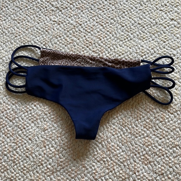 Acacia bottom in navy blue size xs - Picture 1 of 5